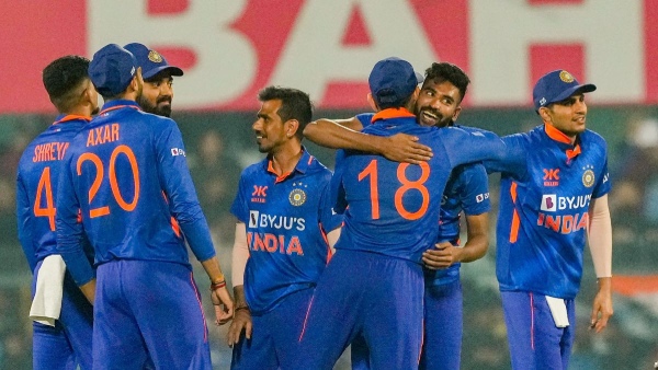 INDvsAUS భారత్, ఆసీస్ మ్యాచ్ టికెట్లు పది నిమిషాల్లో సోల్డ్ అవుట్!