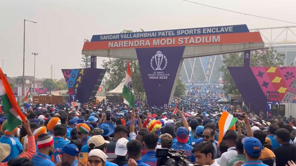 World Cup 2023 Anushka Sharma and Sachin Also arrives at Ahmedabad for INDvsPAK clash