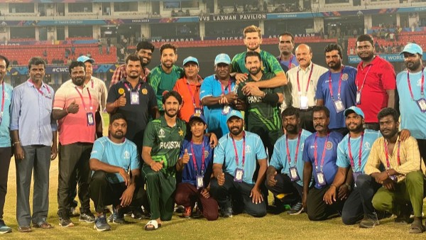  Pak team gesture in Hyderabad wins hearts
