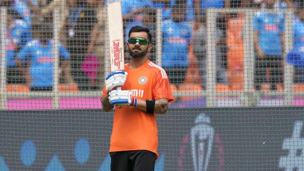 World Cup 2023 A cute video of Virat Kohli and Anushka Sharma from INDvsPAK match going viral