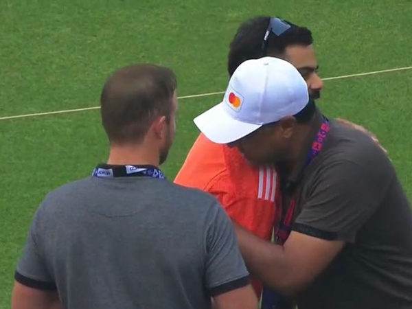 CWC 2023, IND vs SA: Former Pakistan bowler Waqar Younis hugged Virat Kohli and wished him