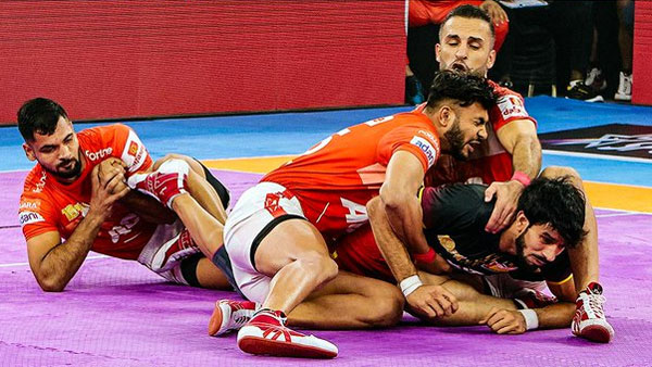 Pro Kabaddi League: Tamil Thalaivas beat Dabang Delhi KC; Gujarat Giants edge past Bengaluru Bulls