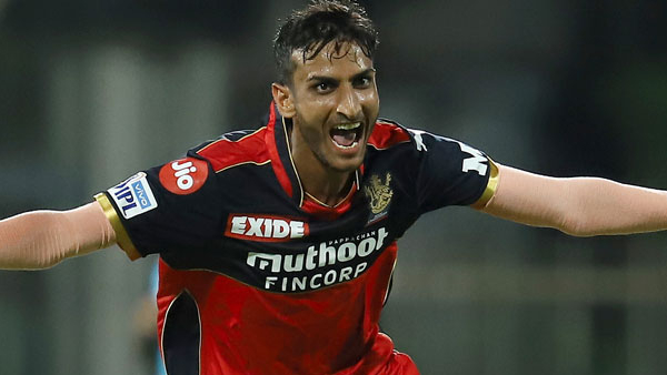 Fans hail Shahbaz Ahmed for VHT 100, trolls RCB for trading him