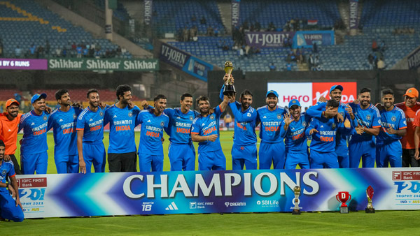 IND vs AUS: Suryakumar Yadav continues MS Dhoni tradition, hands over trophy to Rinku, Jitesh Sharma