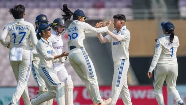 India Women vs England Women: Team India Womens team is doing great.England were bowled out for 136 runs