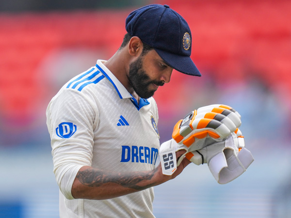 Ravindra Jadejas out became controversial and Fans disappointed with umpires decision