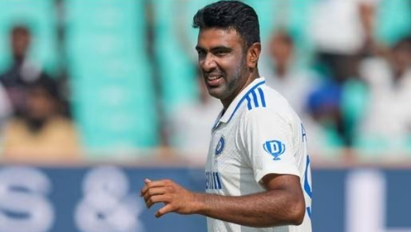  IND vs ENG: Alastair Cook slams R Ashwin for deliberately running on pitch