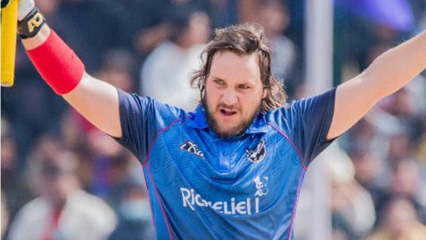 World record: Nicol Loftie-Eaton breaking Fastest century record in 33 balls