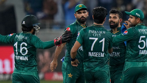 Netizens Reactions after PCB instructs Pakistan cricketers to train with army to improve fitness