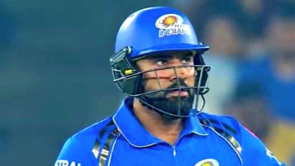 Hitman fans are accusing Hardik of disrespecting Rohit