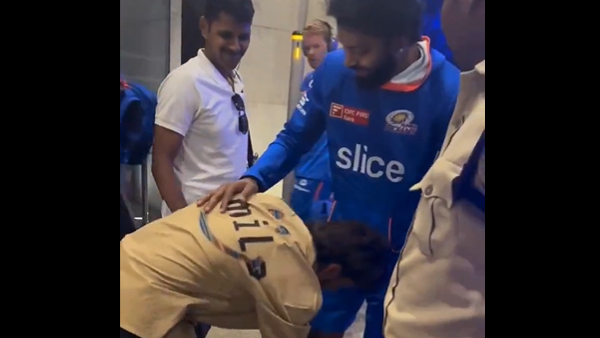 IPL 2024 Fan hug Hardik Pandya and touch his feet Video goes viral