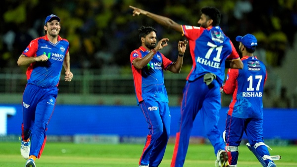 Delhi Capitals keep Dhoni-mania