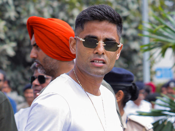 IPL 2024 Suryakumar Yadav Reaction on Rishabh Pant return to cricket goes Viral