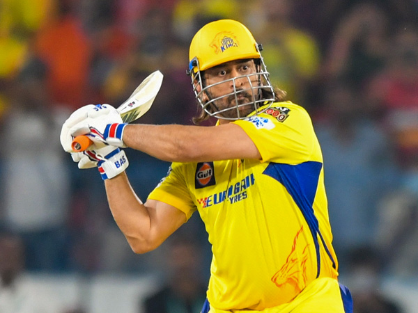 CSK vs MI MS Dhoni finishes with three sixes in last over as CSK post 206 4