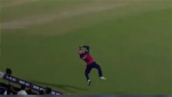 KKR vs RR Riyan Parag s stunning effort near the boundary to save a six and Match in IPL 2024