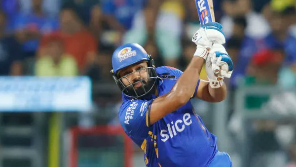MI vs CSK Rohit Sharma Leaves Field Alone Suffering in Pain