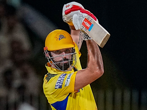 IPL 2024 Daryl Mitchell inadvertently breaks fan s iPhone video goes viral IPL 2024 Daryl Mitchell inadvertently breaks fan s iPhone video goes viral