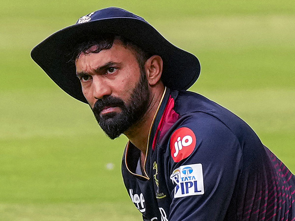 How Dinesh Karthik was cheated by his best friend Murali Vijay