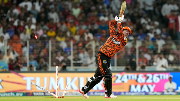 KKR vs SRH Mitchell Starc castles Travis Head with an absolute beauty Video goes viral