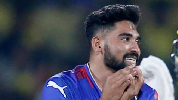 RCB vs DC Mohammed Siraj takes worst review in IPL 2024 Match vs Delhi