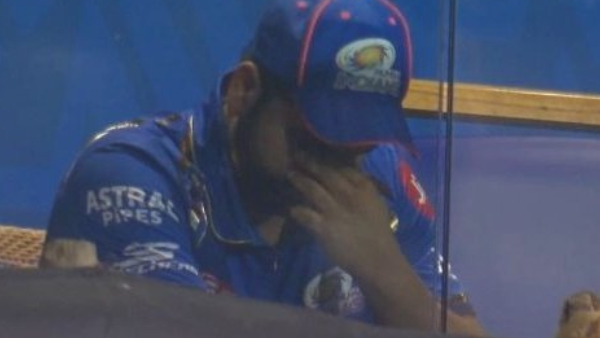MI vs SRH Emotional Moment Rohit Sharma s Tears in Dressing Room Viral Video