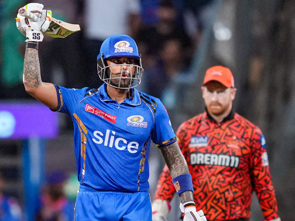 https telugu filmibeat com photos feature tollywood-heroine-meenakshi-chaudhary-mesmerizing-look-photos-goes-viral-fb93912 html