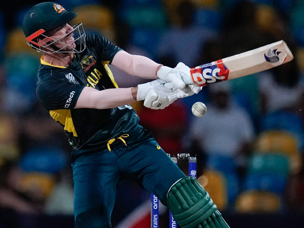 T20 World Cup David Warner Nearly Enters Wrong Dressing Room After Oman Pacer s Send-Off