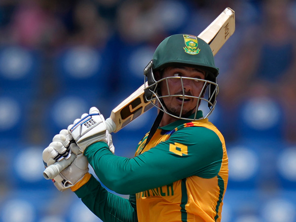 https telugu oneindia com entertainment sonakshi-sinha-and-zaheer-iqbal-spotted-at-kokilaben-hospital-393335 html