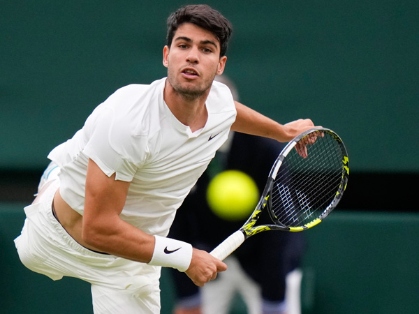 Carlos Alcaraz Overcomes Ugo Humbert to Reach Wimbledon 2024 Quarterfinals
