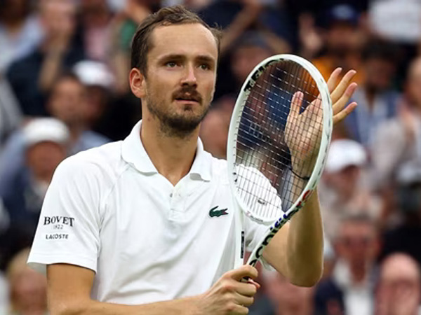 Daniil Medvedev Defeats World No 1 Jannik Sinner in Epic Five-Set Battle to Reach Wimbledon Semi-Finals