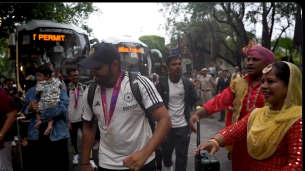 Rohit Sharma Leads a Joyous Mass Dance as Indian Cricket Team Arrives at Delhi Hotel