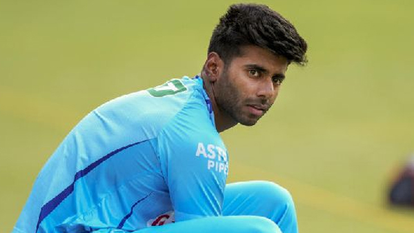 Former India bowling coach Paras Mhambrey surprised with Mayank Yadav s absence in domestic cricket