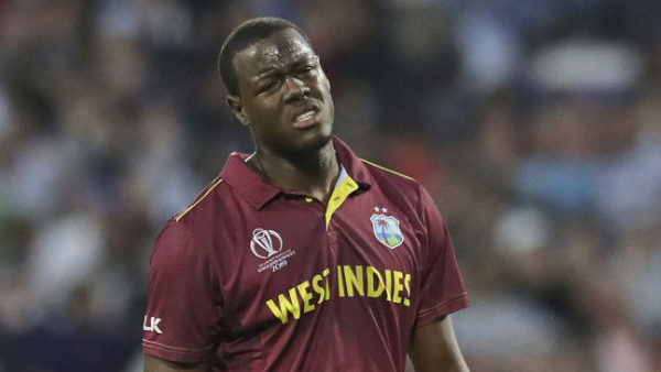 Carlos Brathwaite Smashes His Own Helmet for a Six