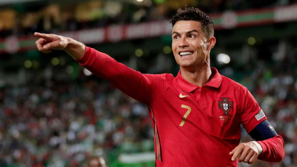 Cristiano Ronaldo Shatters Records with 1 Billion Followers on Social Media Cristiano Ronaldo Shatters Records with 1 Billion Followers on Social Media