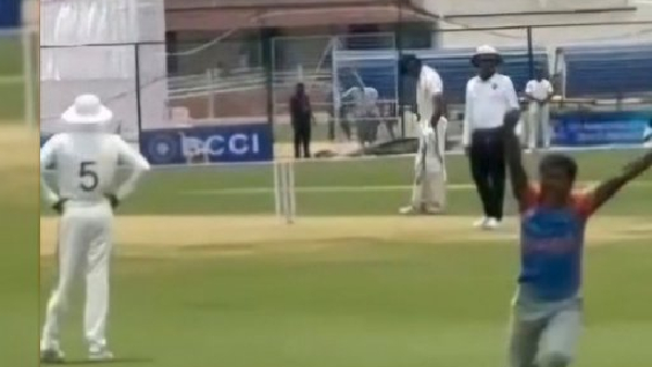 Duleep Trophy 2024 Security lapse in Anantapur fan jumps barricade to meet Ruturaj Gaikwad
