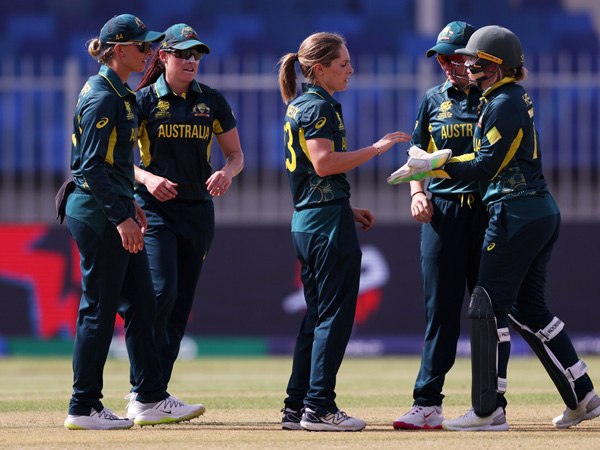 Women s T20 World Cup Australia Close in on Semi-Finals as Schutt Shines in Dominant Win Over New Zealand