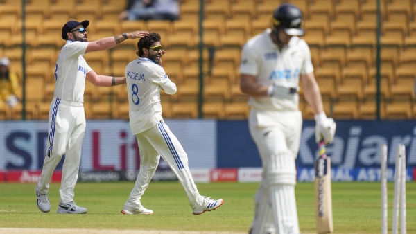 IND vs NZ 1st Test Ravindra Jadeja Dismisses Glenn Phillips with Stunning Delivery on Day 3