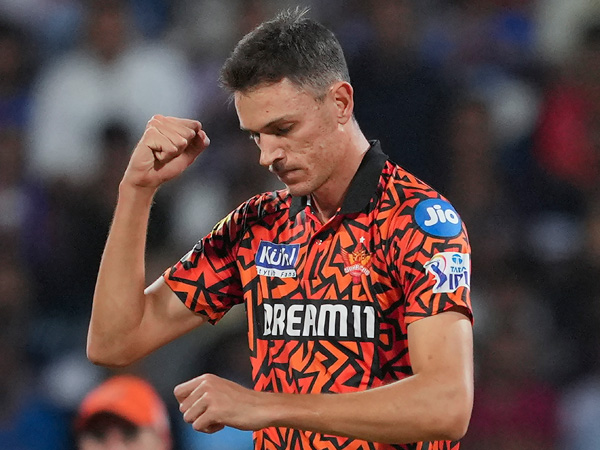 IPL 2025 RCB Eyes Former Sunrisers Hyderabad Stars Without RTM Eligibility in Mega Auction