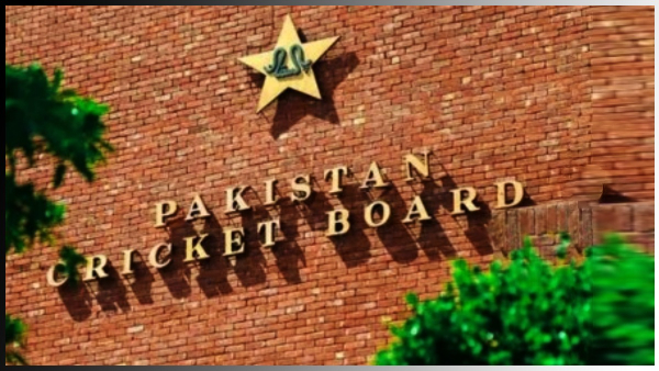 Australian Commentators Making Fun on Pakistan Cricket Team says coaches go there on rent