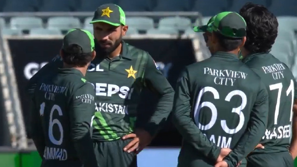 AUS vs PAK Rizwan Tricked by Zampa into Losing Review Stump Mic Captures Hilarious Exchange