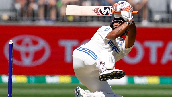 IND vs AUS Rishabh Pant Hits Stunning Six While Falling to the Ground A Moment of Genius