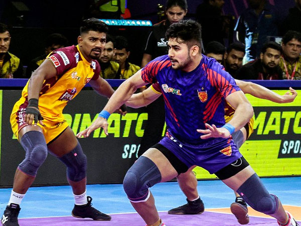 PKL 2024 Telugu Titans Suffer Second Consecutive Defeat Fall 33-27 to Dabang Delhi