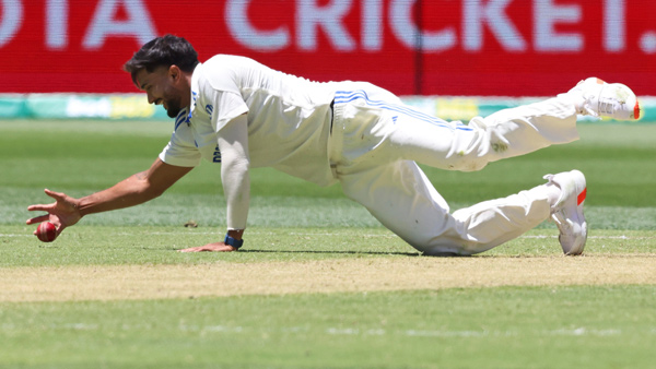 IND vs AUS Nitish Kumar Reddy Takes Stunning Catch to Dismiss Pat Cummins During Boxing Day Test