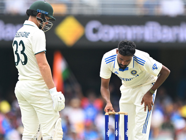 IND vs AUS Mohammed Siraj and Marnus Labuschagne s Bail Swap Followed by Aussie Star s Dismissal