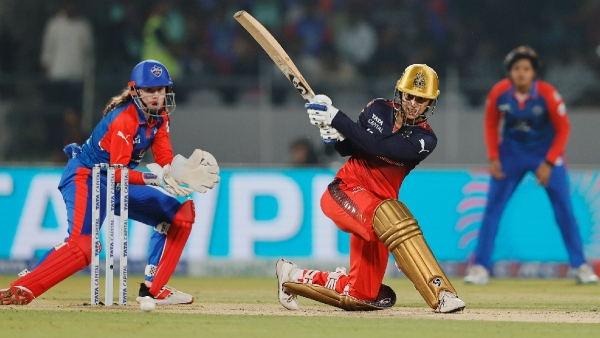 WPL 2025 Smriti Mandhana 81 helps RCB beat DC by 8 wickets