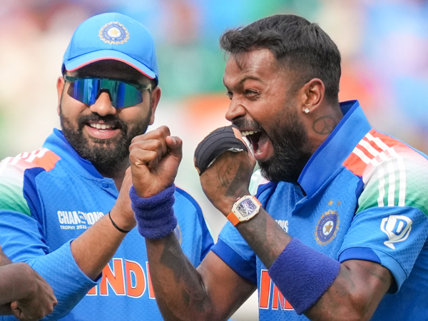 In India-Pakistan Match Hardilk Pandya Completed 200 Wickets in International Cricket