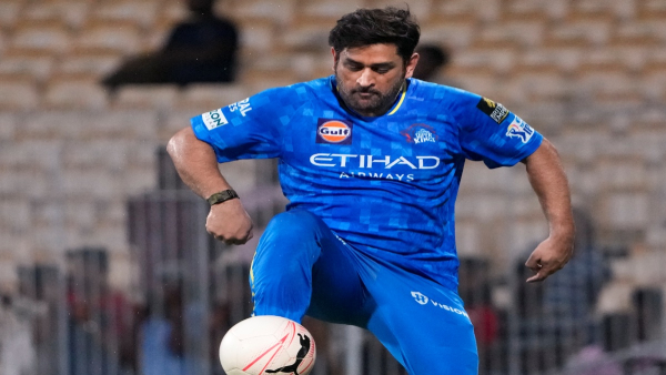 MI VS CSK Dhoni breaks silence on IPL Retirement says I can play as long as I want for CSK