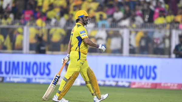 MS Dhoni Out Cute Girl s Reaction Goes Viral on Social Media Watch Video