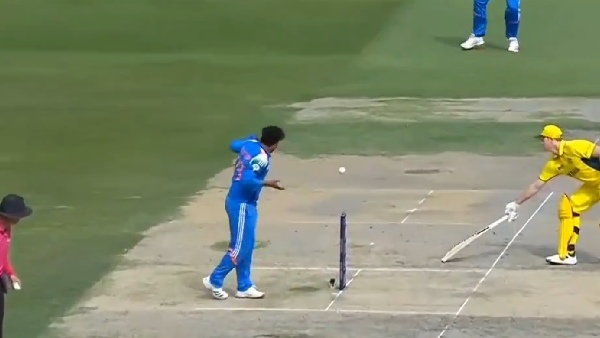 IND vs AUS Kuldeep Yadav Faces Heat From Rohit Sharma And Virat Kohli After Massive Blunder