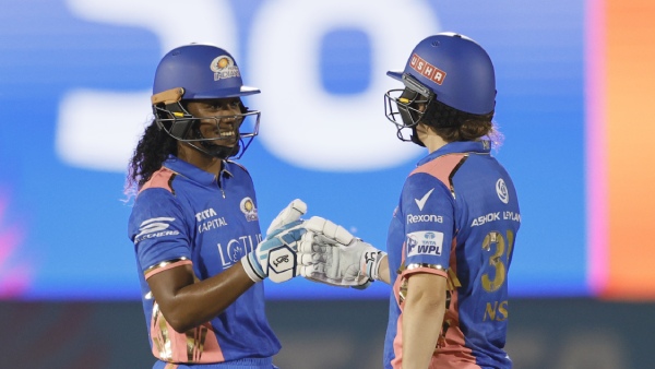 WPL 2025 Harmanpreet and Hayley helps Mumbai Indians beat Gujarat Giants by 9 runs
